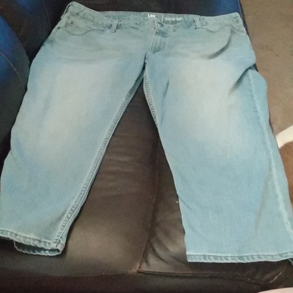 Midrise capri's